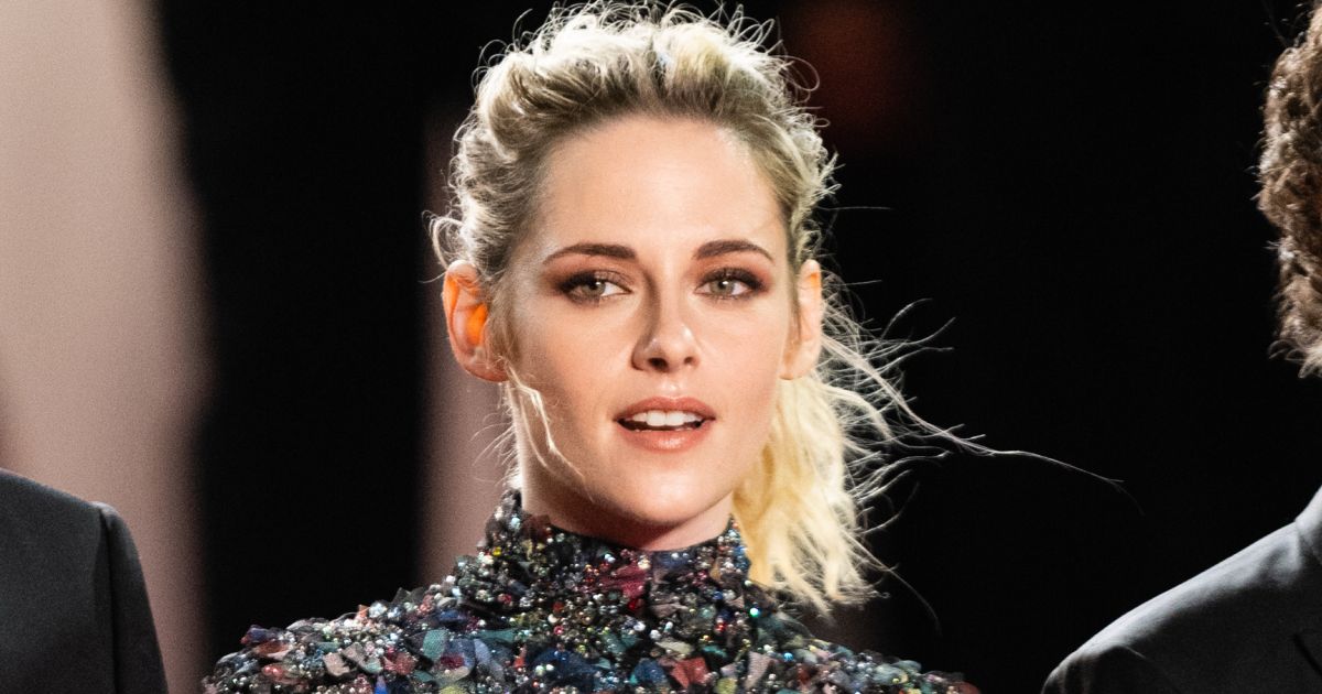 Szokatlan választás! Kristen Stewart egyedi ruhakölteményével lopta el a show-t a cannes-i filmfesztiválon