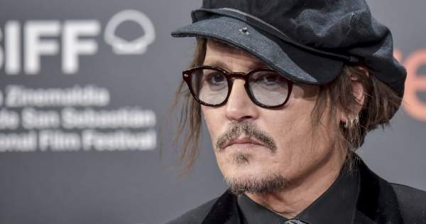 Borítókép: A nap legabszurdabb eseménye: a tárgyalóterem közepén jelentette be egy nő, hogy Johnny Depp a gyermekének az apja