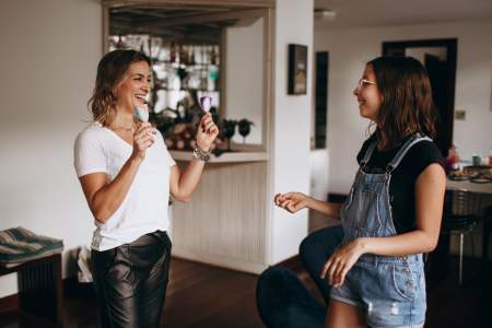 Borítókép: Elképesztő "nagylány” partival ünnepelte lánya első, piros betűs napjait