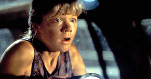 Borítókép: Emlékszel még a Jurassic Park szőke kislányára? Több mint 30 évvel a film után rá sem lehet ismerni Ariana Richards-ra