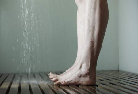 Borítókép: Ennyire veszélyes a zuhany alatt pisilés