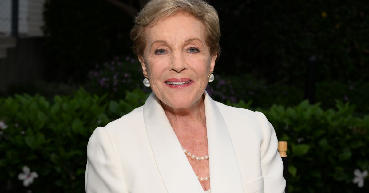 Julie Andrews hosszú évek után először lépett a vörös szőnyegre, ahol mindenkit elkápráztatott