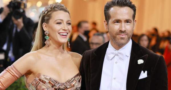 Borítókép: Mint egy angyal: Blake Lively legutóbbi szettje kimeríti a tökéletes nyári ruha fogalmát