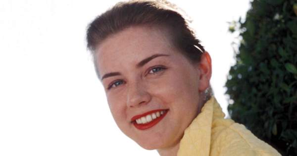 Borítókép: Hallottál már róla? Dolores Hart a színésznő, aki a hollywoodi csillogást maga mögött hagyva apácának állt