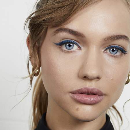 Borítókép: Elég néhány szemceruza és kész is az extravagáns szemsmink! Mutatjuk, hogyan csináld!