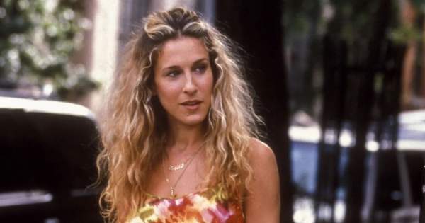 Borítókép: Kipróbálnád? Carrie Bradshaw megosztó stílustrükkje újra divatba jön
