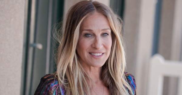Borítókép: Sarah Jessica Parker ebben a méregdrága fürdőruhában mutatta meg magát a parton