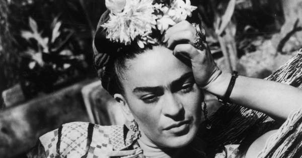 Borítókép: 115 éve született Frida Kahlo, akinek nemcsak festményei, de szerelmi élete is kellőképpen színes volt