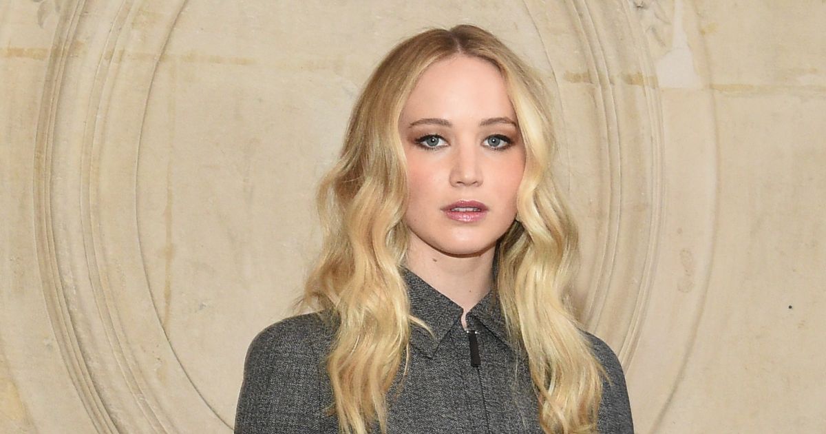 Először kapták lencsevégre Jennifer Lawrence kisfiát: közös családi kép készült róluk