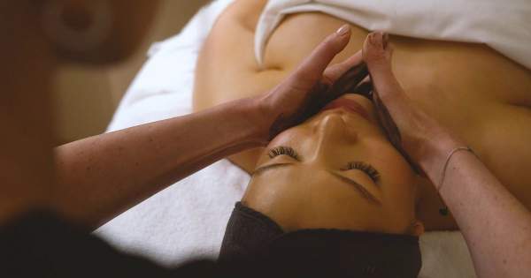 Borítókép: Omorovicza x InStyle szépségnap - Szilágyi Szilvi luxus arckezelését minden nőnek ki kell egyszer próbálnia