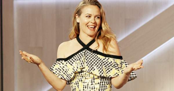 Borítókép: A kommentelők szétszedték érte: Alicia Silverstone meglepő titkot árult el gyermekéhez fűződő kapcsolatáról