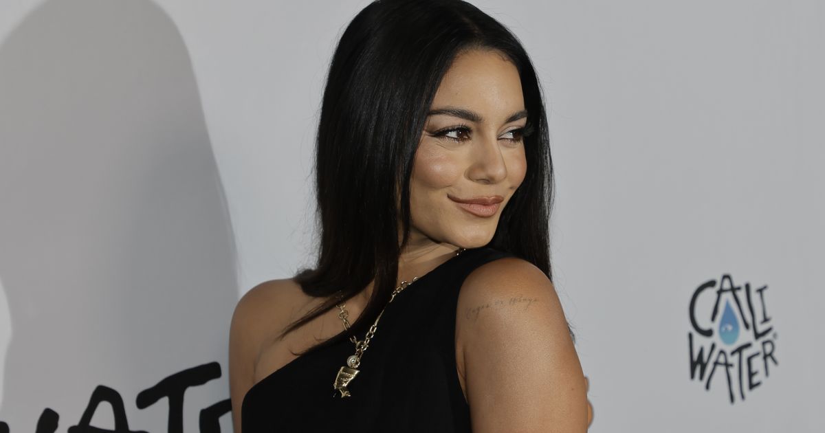 Vanessa Hudgens egy vadító piros fürdőruhában mutatta meg tökéletes alakját