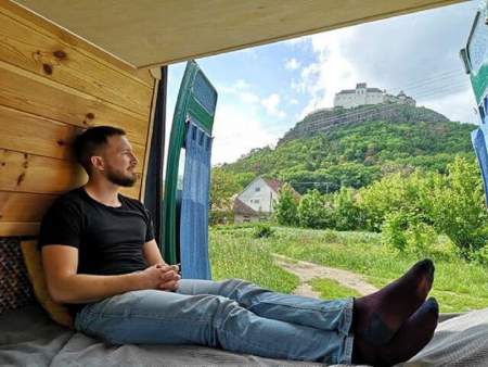 Borítókép: „Ez a teljes szabadság, tényleg bármit megtehetsz” – lakóautóval utazni menő!