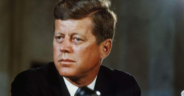 Borítókép: Ez a sármos jogász John F. Kennedy egyetlen fiúunokája, aki le se tagadhatná nagyapja génjeit 