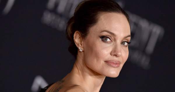 Borítókép: Lánya után Angelina Jolie is táncra perdült - Videón mutatta meg, mire képes