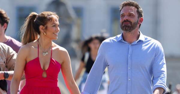 Borítókép: Egy igazi stílusbomba! Ezek voltak Jennifer Lopez legjobb nászutas szettjei, amik inspirációnak sem utolsók