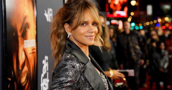 Borítókép: Mindenkit meglepett Halle Berry új frizurája: rendkívül extrém hajszínt választott