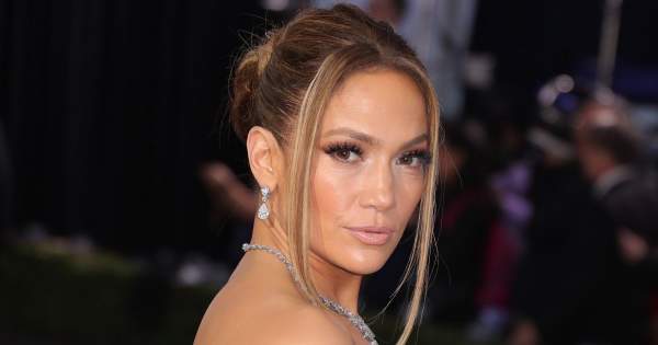 Borítókép: Kopizd le a stílusát: Jennifer Lopez visszalőtte a divattérképre ezt az elhanyagolt karanténtrendet