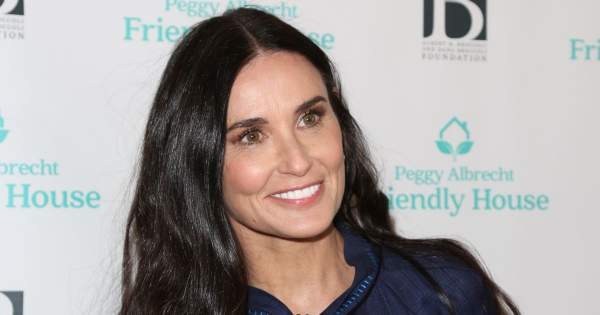 Filterek és retusálás nélkül is hibátlan - Demi Moore megmutatta, hogy 59 évesen is lehet bombázó fürdőruhában