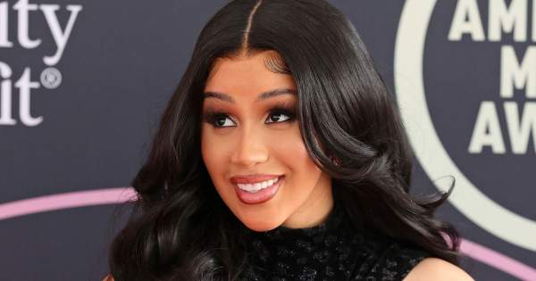 Borítókép: Bátor lépés: Cardi B smink nélküli, bajszos képet posztolt - mert igen, neki is van és ez teljesen oké!