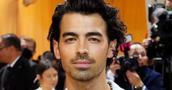 Borítókép: „Mindannyian öregszünk” - Joe Jonas őszintén vallott szépészeti beavatkozásairól