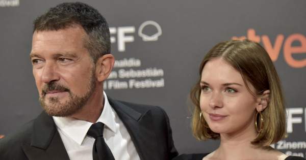 Borítókép: Egyszerűen gyönyörű! Antonio Banderas lánya fürdőruhában mutatta meg csodás alakját