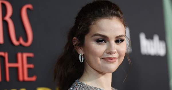 Borítókép: Selena Gomez manikűrje az ősz legnagyobb trendje lesz: megtaláltuk az új kedvenc színedet!