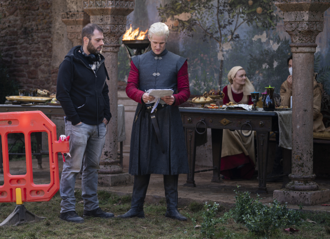 Ryan Condall és Matt Smith a Sárkányok háza forgatásán.