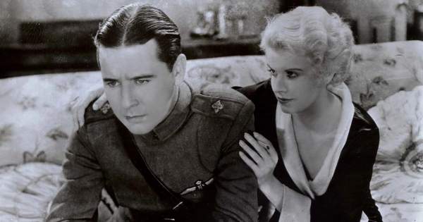 Borítókép: Sokkoló! Howard Hughes egyik legemlékezetesebb sikerfilmje, ami 3 éven át készült és 4 emberéletet követelt