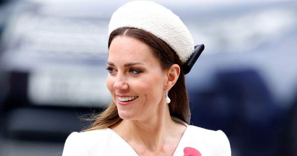 Borítókép: Mindenki Katalin hercegné alig látott, második menyasszonyi ruhájáról beszél a TikToknak köszönhetően