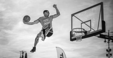 Borítókép: Szeptember közepén labdapattogástól lesz hangos a Hősök tere