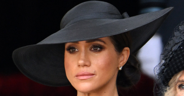 Borítókép: Szándékos lett volna? A rajongók szerint ezzel szúrtak ki direkt Meghan Markle-lel II. Erzsébet királynő temetésén