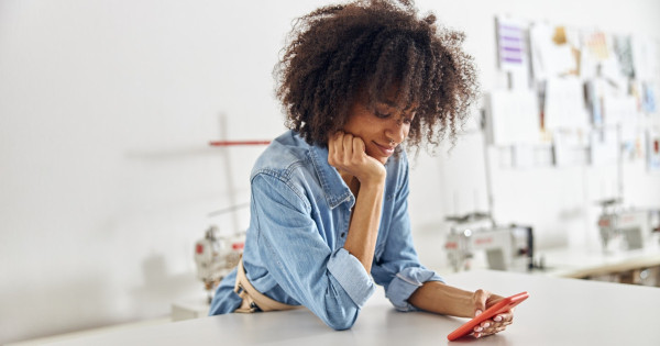 Borítókép: Három ok, amiért a farmerruha sosem fog kimenni a divatból