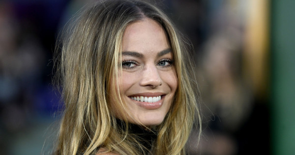 Borítókép: Kopizd le a stílusát: Margot Robbie fast fashion szettje több mint tökéletes