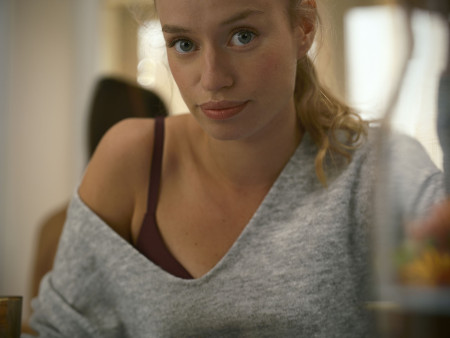 Borítókép: Ezt viselik kedvenc hazai influenszereink a ruha alatt