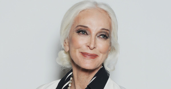 Borítókép: Wow! A 91 éves szupermodell ledobta a textilt, hogy bebizonyítsa nemcsak a stílus, de a szexiség is kortalan - FOTÓ