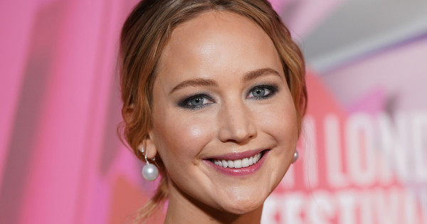 Borítókép: Több mint tökéletes! Jennifer Lawrence egy szuperkülönleges darabban ünnepelte új filmje premierjét 