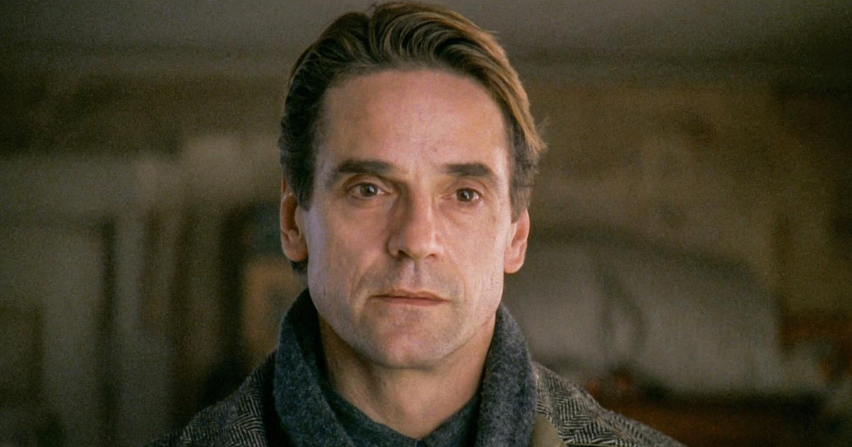 Láttad már? Ő Jeremy Irons kisebbik fia, aki amúgy szintén színészkedik, mégis csak kevesen szúrták ki, hogy ki is az apukája