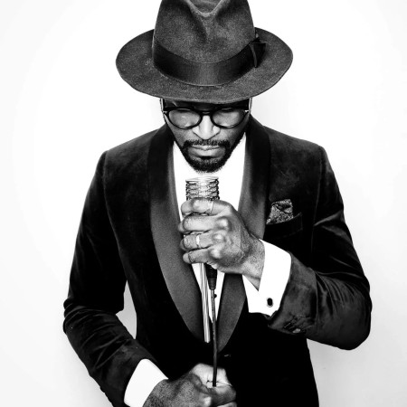 Borítókép: Magyarországra jön Kevin Davy White