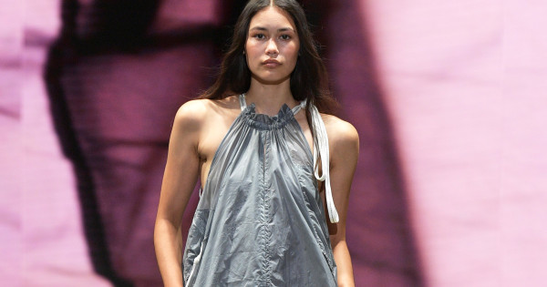 Borítókép: Ruha ejtőernyőből? Interjú Christian Reaburnnel, a RÆBURN márka alapítójával az újrafelhasznált anyagokról