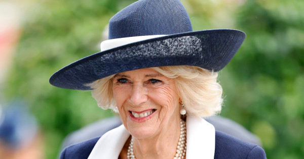 Borítókép: Kísérteties a hasonlóság! Kamilla királyné ritkán látott húgával jelent meg egy hivatalos rendezvényen