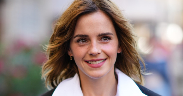 Borítókép: Emma Watson mindenkit meglepett: extra rövid frizurával vonult a vörös szőnyegen