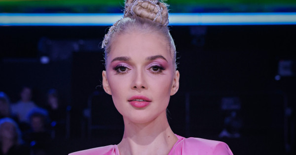 Borítókép: Nem akarunk hinni a szemünknek: Herceg Erika ruhája szó szerint semmit nem takart az X-Faktor első élő adásában