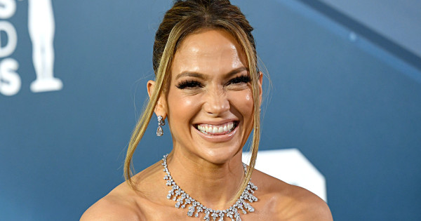 Borítókép: Nem tudja megunni! Jennifer Lopez két évtizede rajong ezért a megosztó trendért