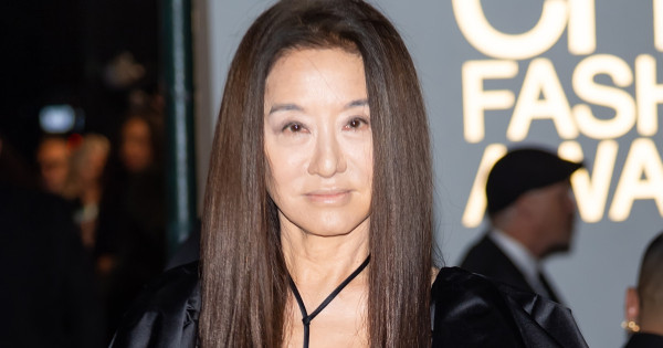 Borítókép: Csak tudnánk, hogy csinálja! A 73 éves Vera Wang nyugodt szívvel akár évtizedeket is letagadhatna a korából
