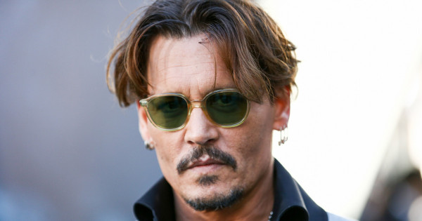Borítókép: Johnny Depp Rihanna videójában tűnt fel, az emberek egy része viszont nagyon kiakadt rajta