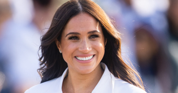Borítókép: Kopizd le a stílusát: Meghan Markle nadrágja tökéletes alternatíva akkor, ha már unod a farmerokat