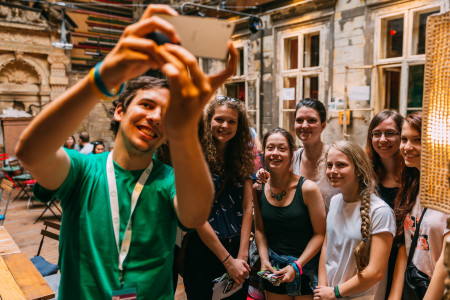 Borítókép: Egynapos fesztivál segíti a fiatalok útkeresését!