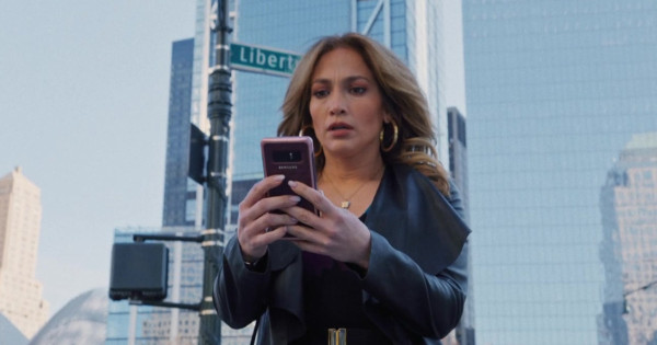 Borítókép: Emberek, akik titkon belenéztek a párjuk telefonjába, felfedték, mit találtak