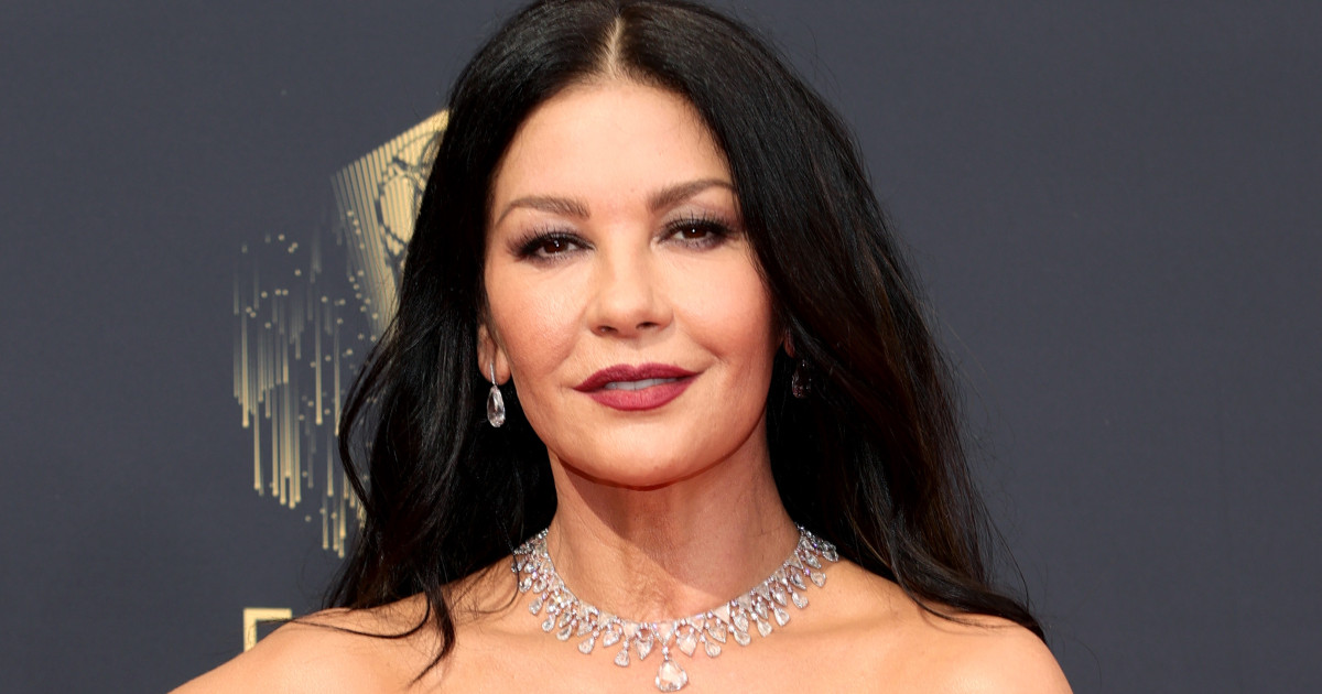 Káprázatos! Az 53 éves Catherine Zeta-Jones igazi dívaként ragyogott a vörös szőnyegen